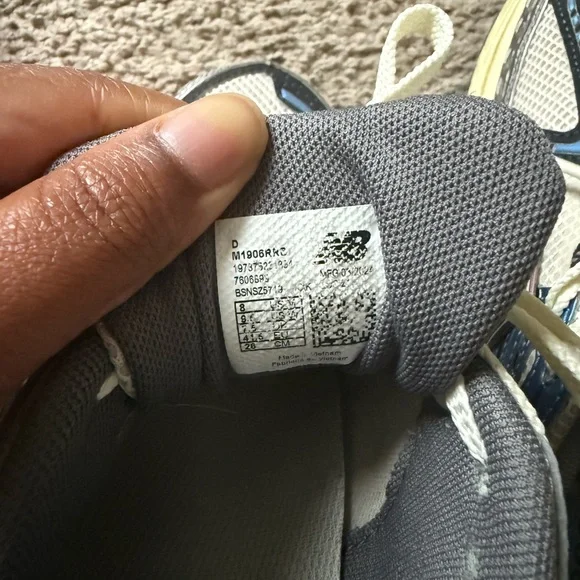 New Balance 1906R White and Blue Sneakers. US Women’s 9.5 - Picture 6 of 6